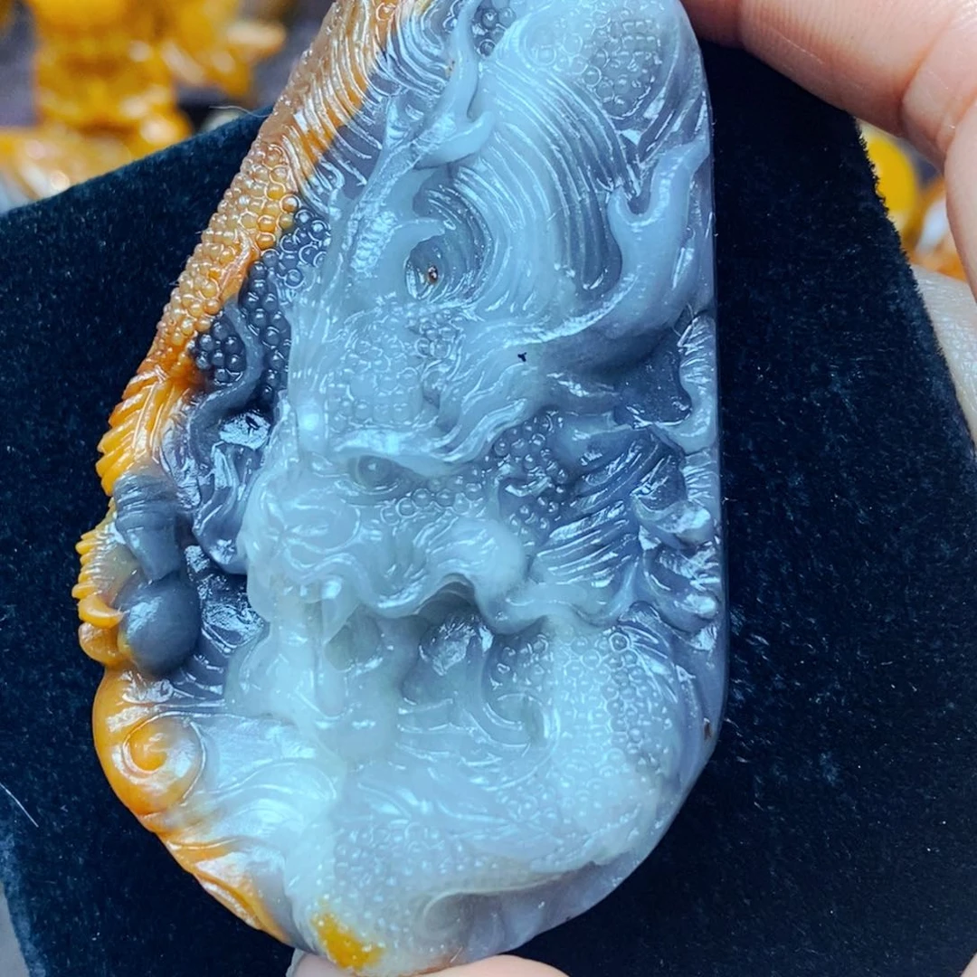 颈饰未镶嵌石英岩玉