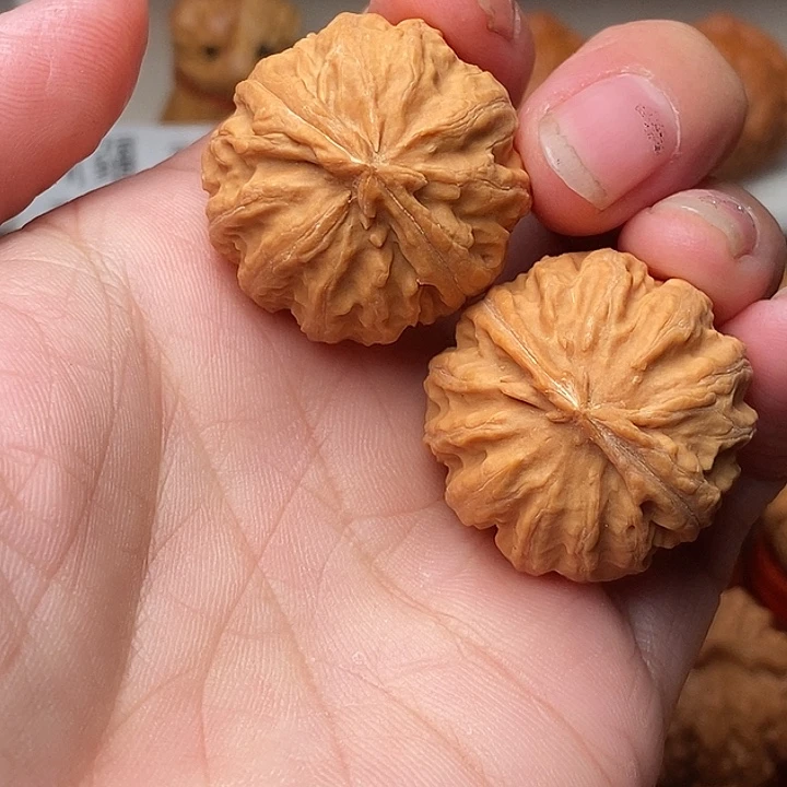 弓***、文玩核桃吊坠西瓜球