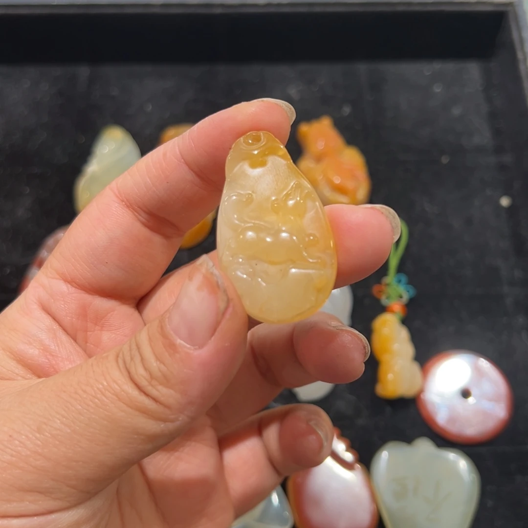 石英质玉（非洲翠）未镶嵌颈饰