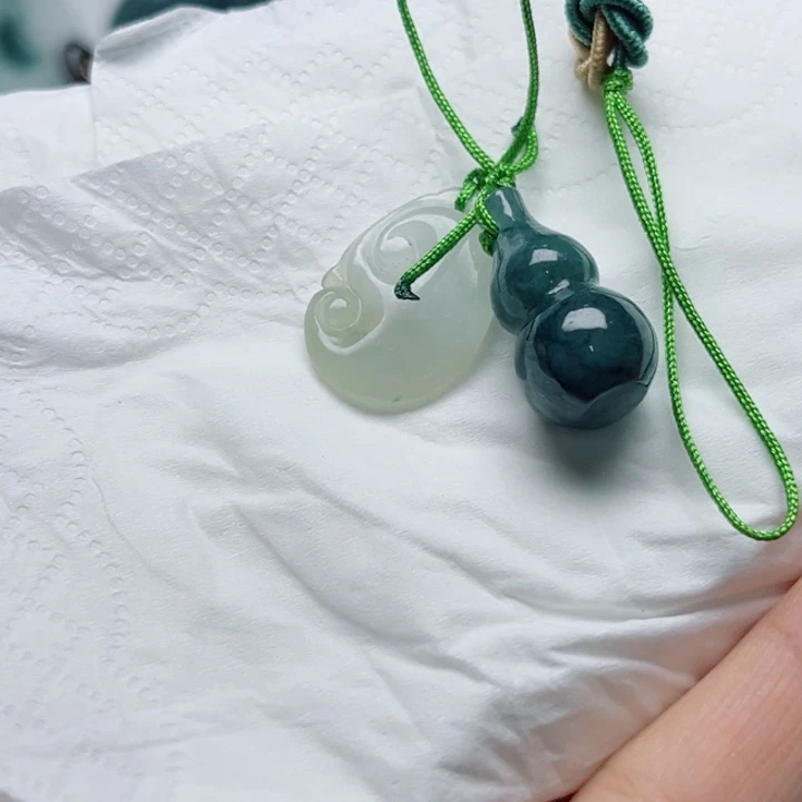 翡翠未镶嵌颈饰挂件