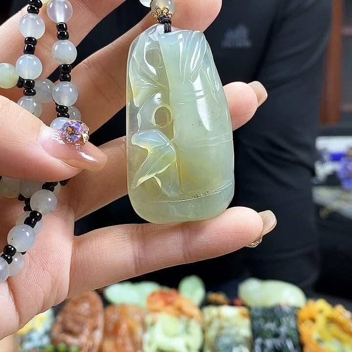 蛇纹石玉吊坠未镶嵌