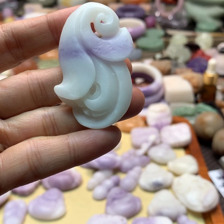 石英岩玉未镶嵌玉兰花