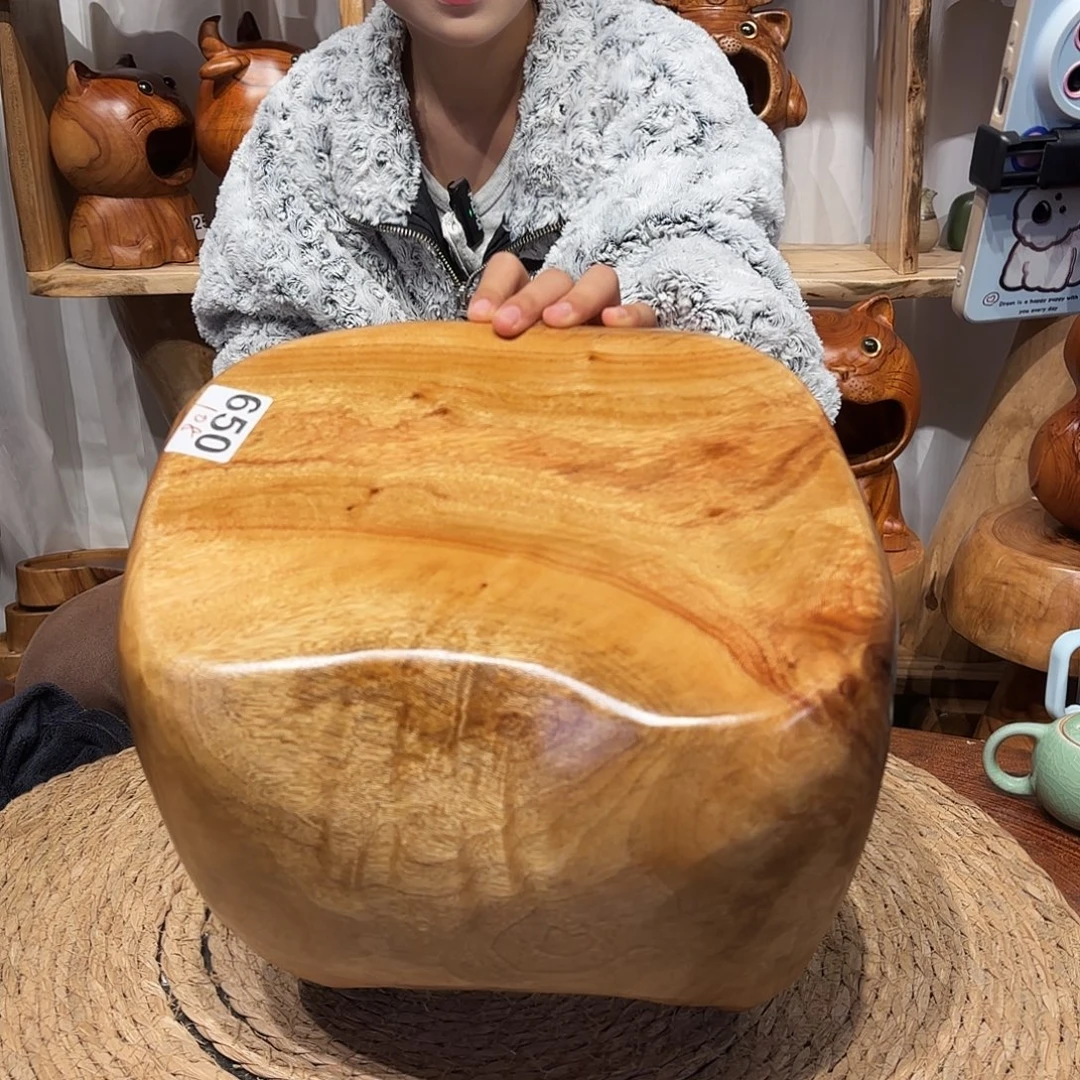 香樟木根雕凳子一物一拍编号650