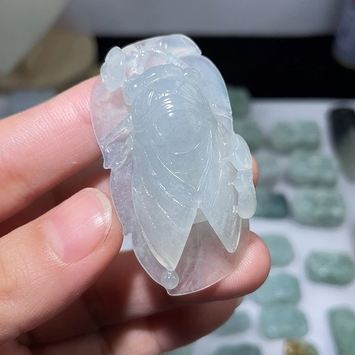 翡翠未镶嵌颈饰蝉