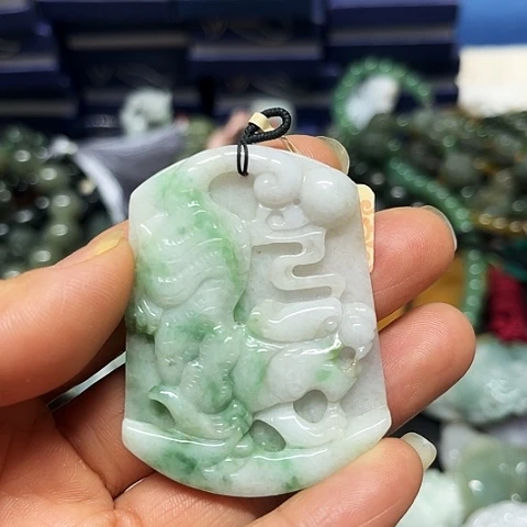 翡翠未镶嵌颈饰挂件