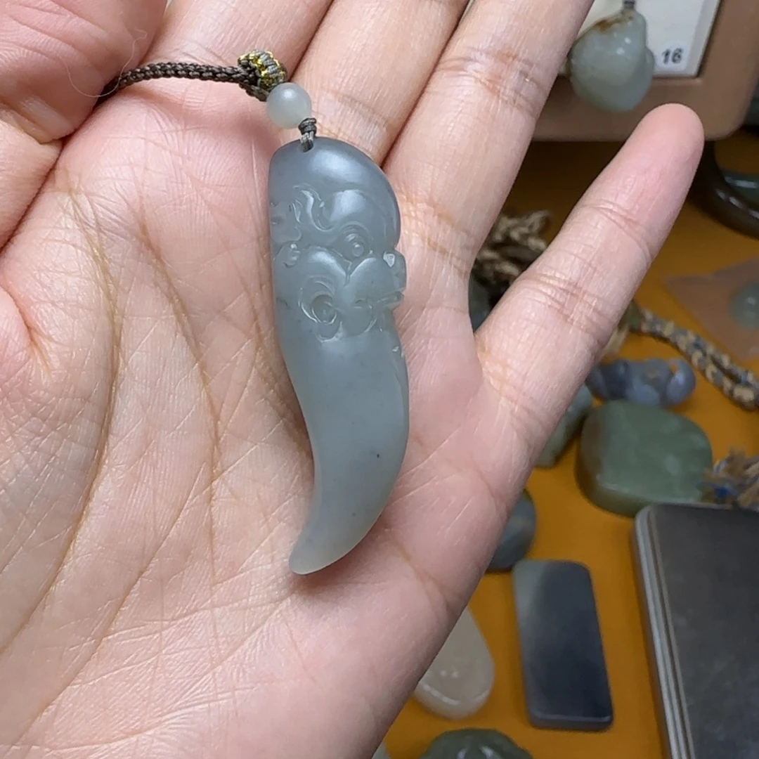 颈饰未镶嵌和田玉和田玉龙牙
