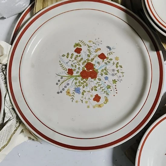 瓷片五厂，七厂各种摆件，瓷片，均有瑕疵！