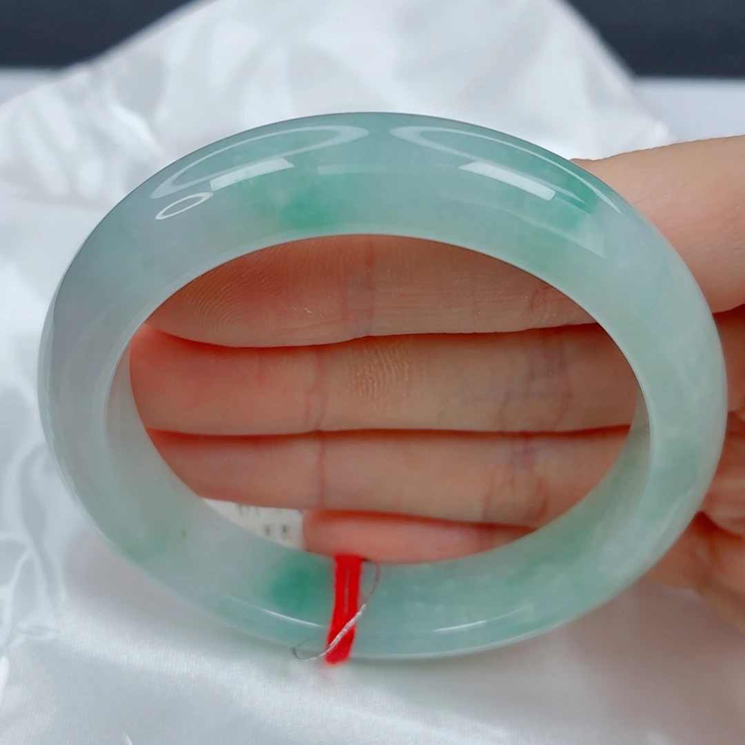 翡翠未镶嵌手镯53.4正圈，秀气淡绿，有纹，029