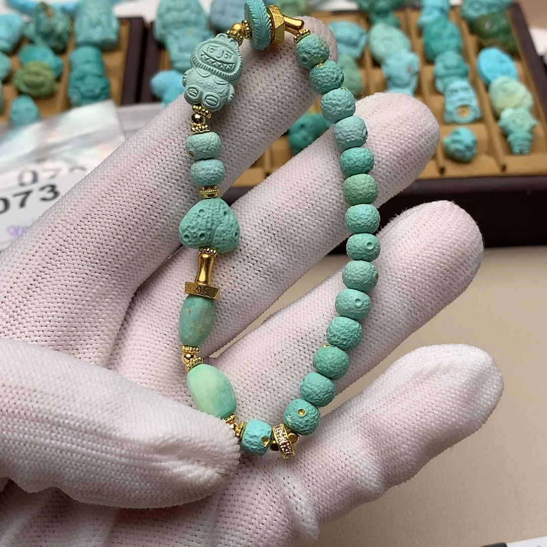 绿松石未镶嵌颈饰