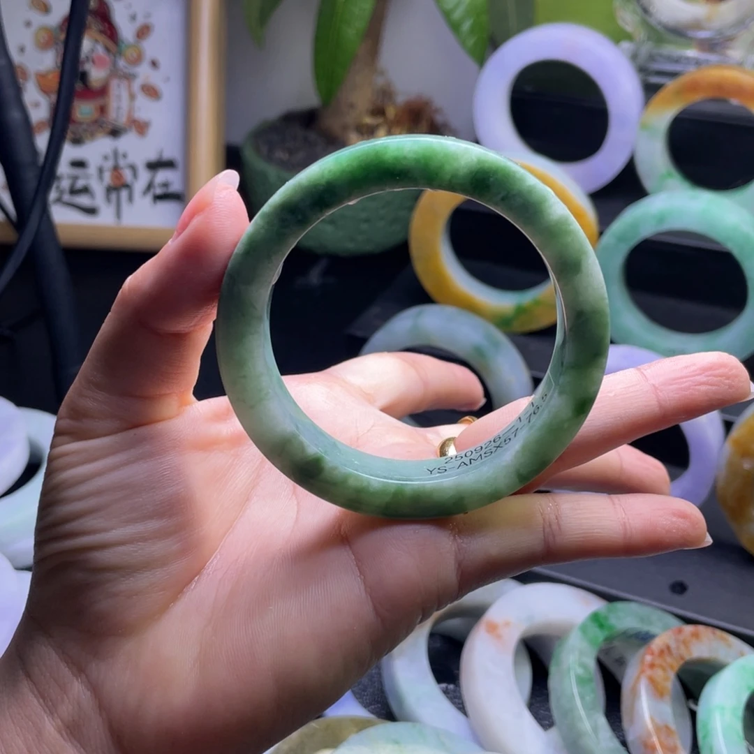 定制翡翠未镶嵌翡翠手镯
