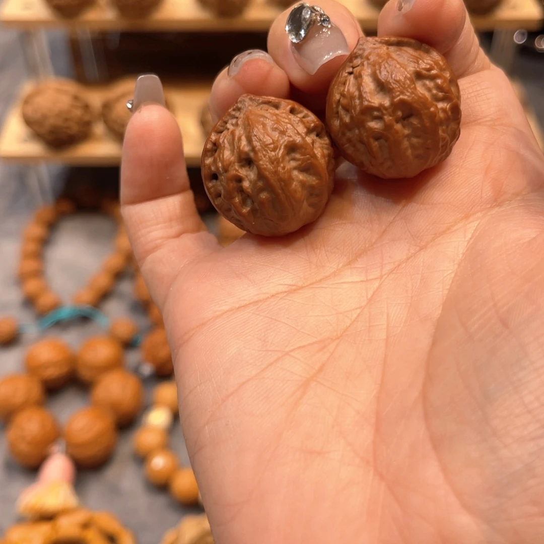 文玩核桃把件红皮经典八棱