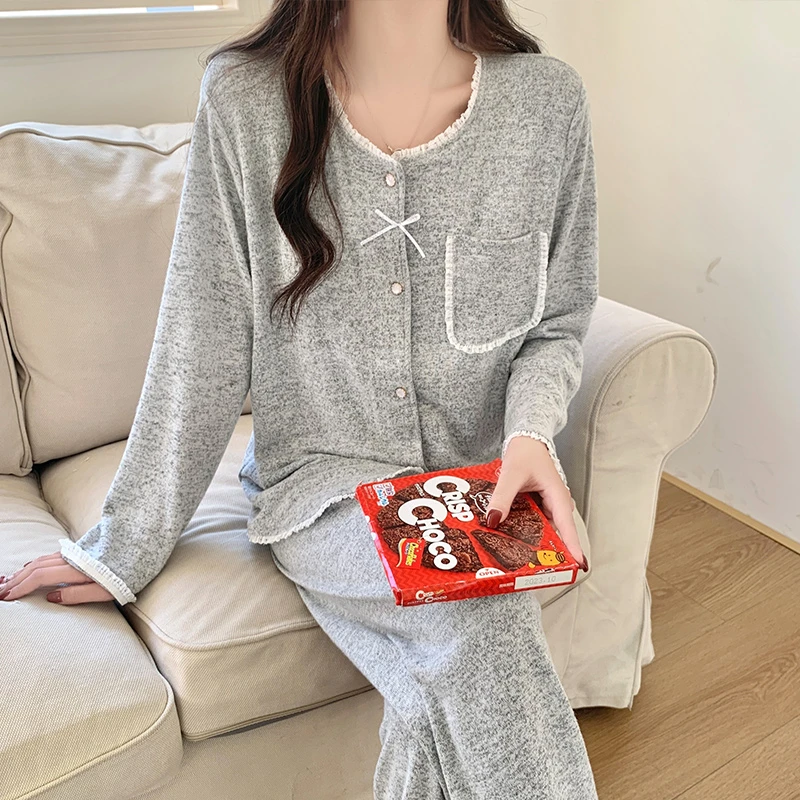 长袖睡衣女款春秋季带胸垫花边圆领防凸点花灰色白月光家居服套装