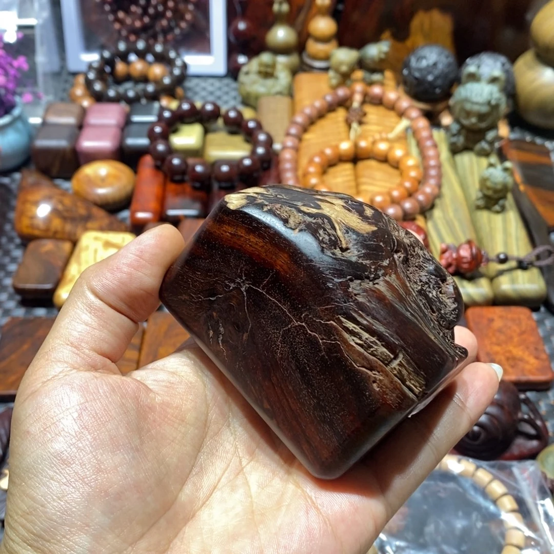 木北****在非洲血檀瑕疵木块