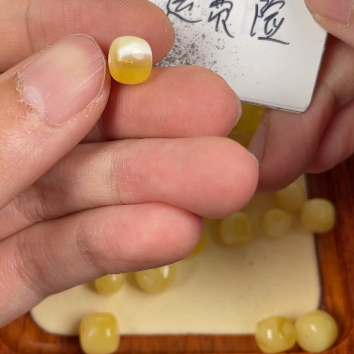 琥珀裸石未镶嵌天然56