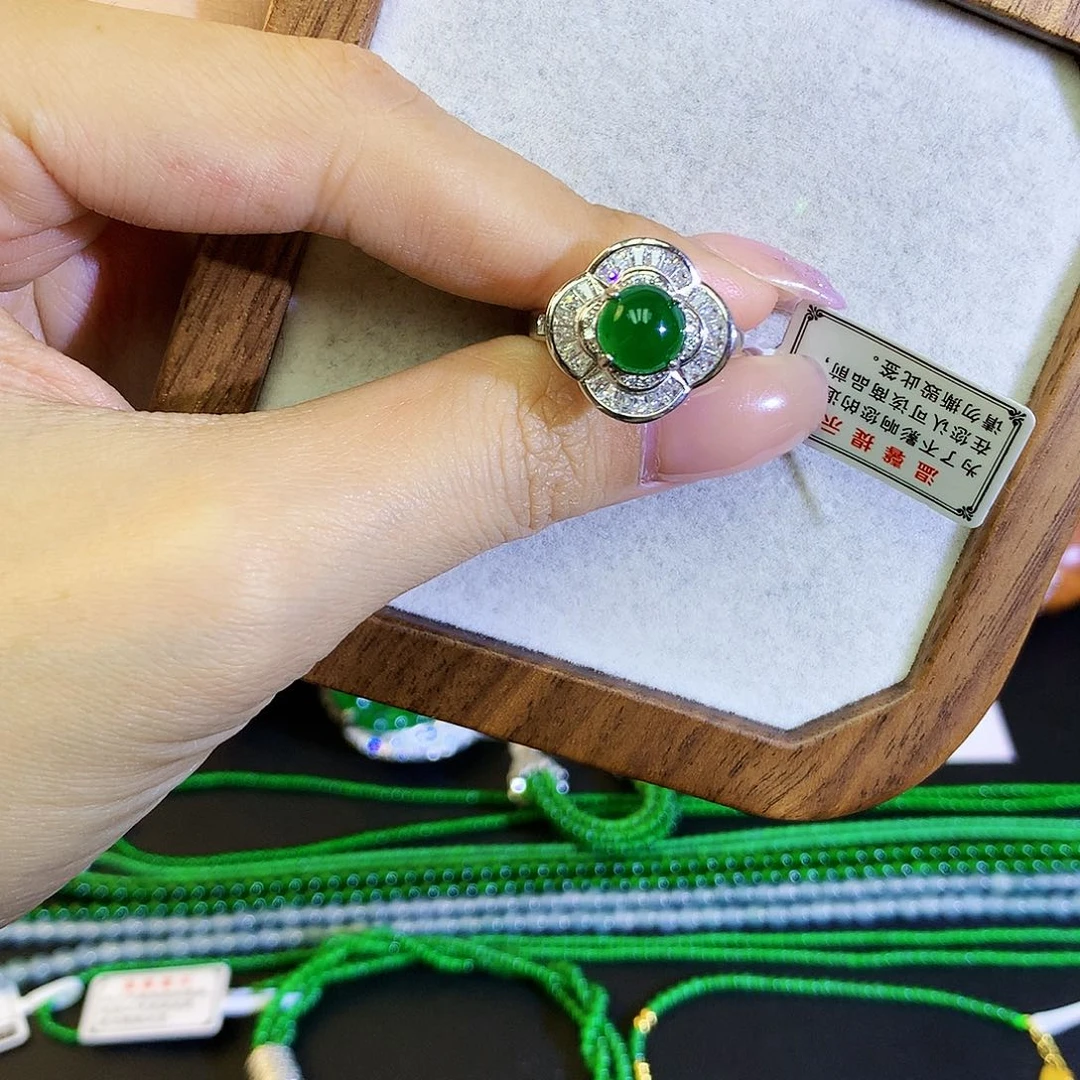 翡翠戒指银S925镶嵌天然翡翠戒指