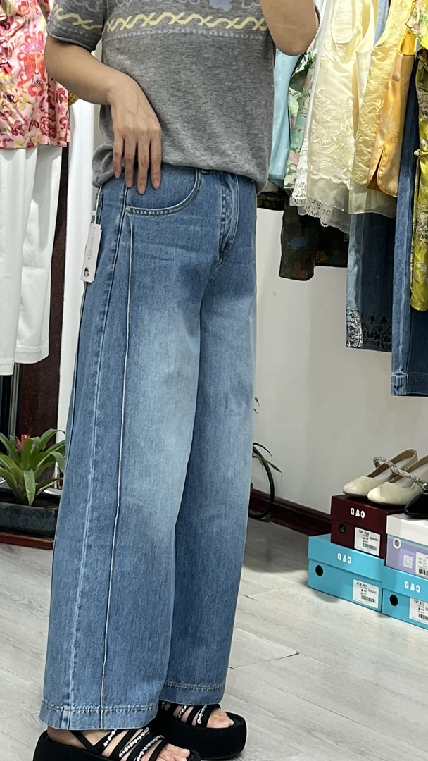 百搭时尚阔腿牛仔裤