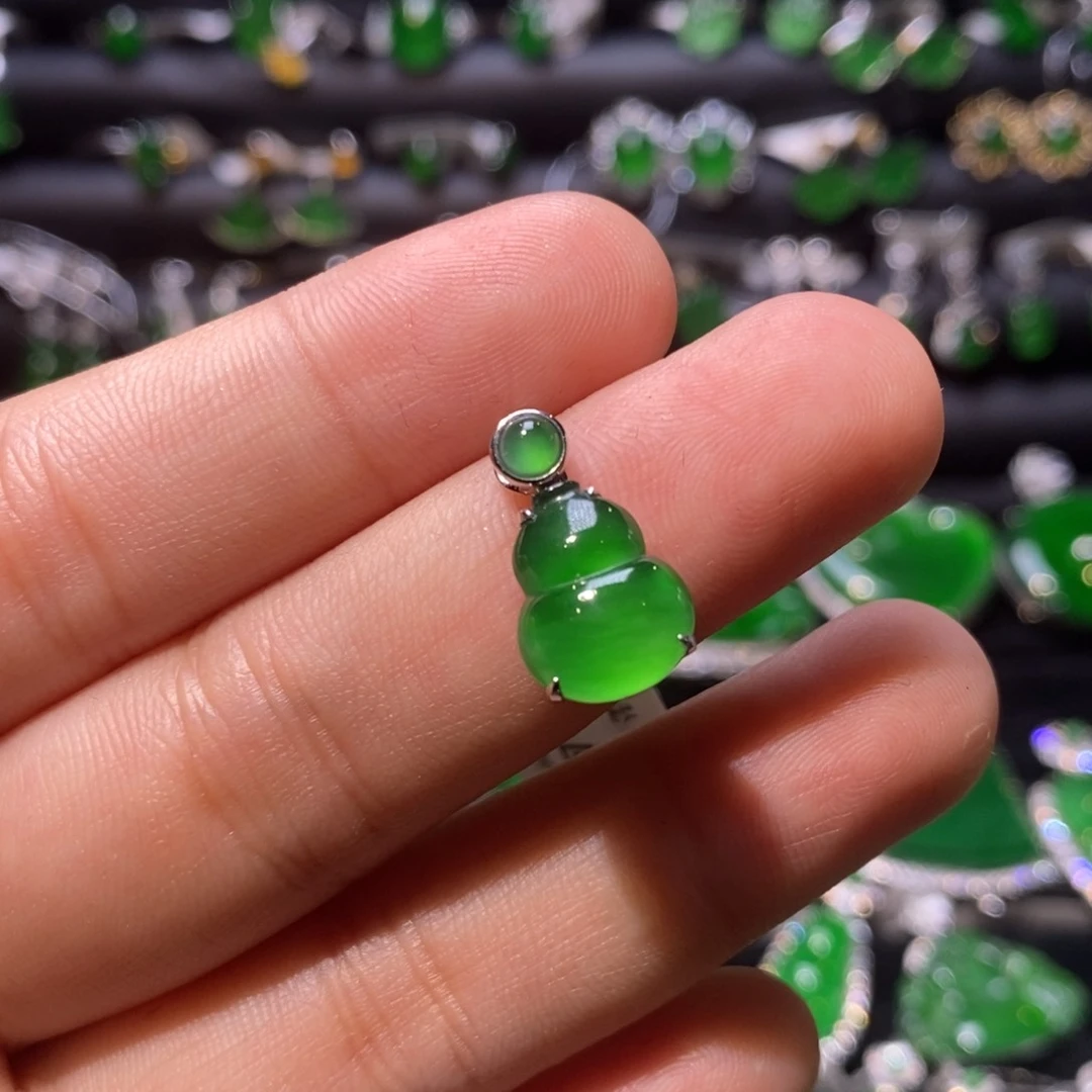 翡翠颈饰18K金镶嵌天然翡翠