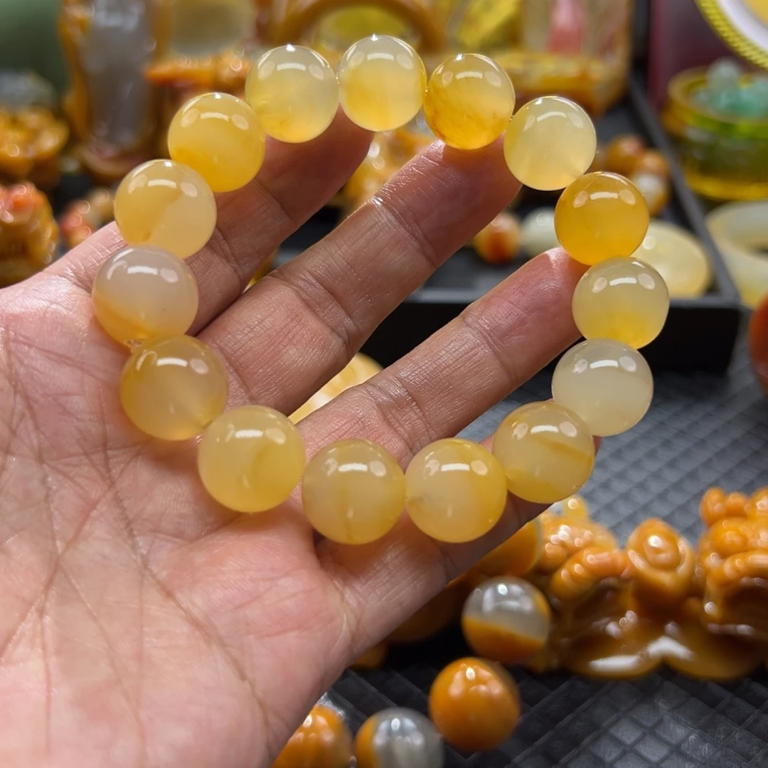 颈饰未镶嵌石英质玉