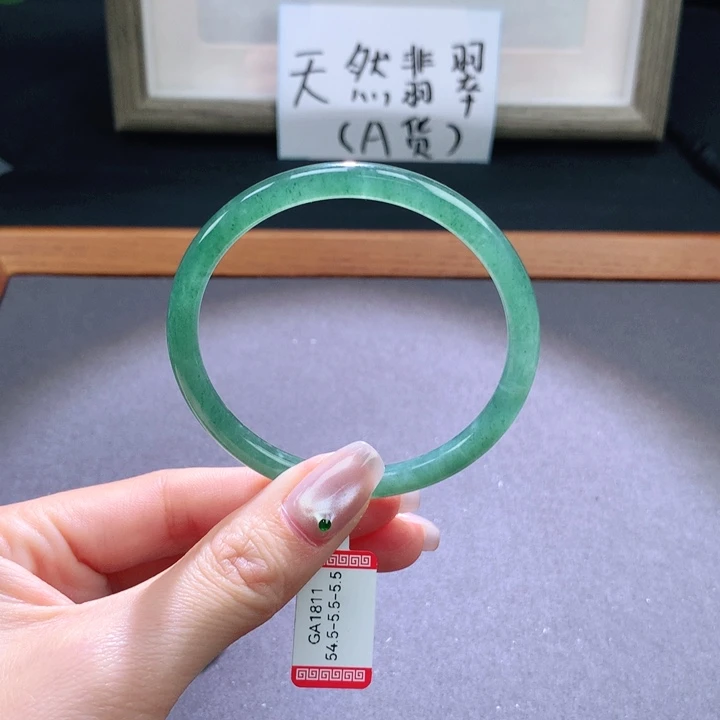 翡翠手镯未镶嵌天然翡翠手镯