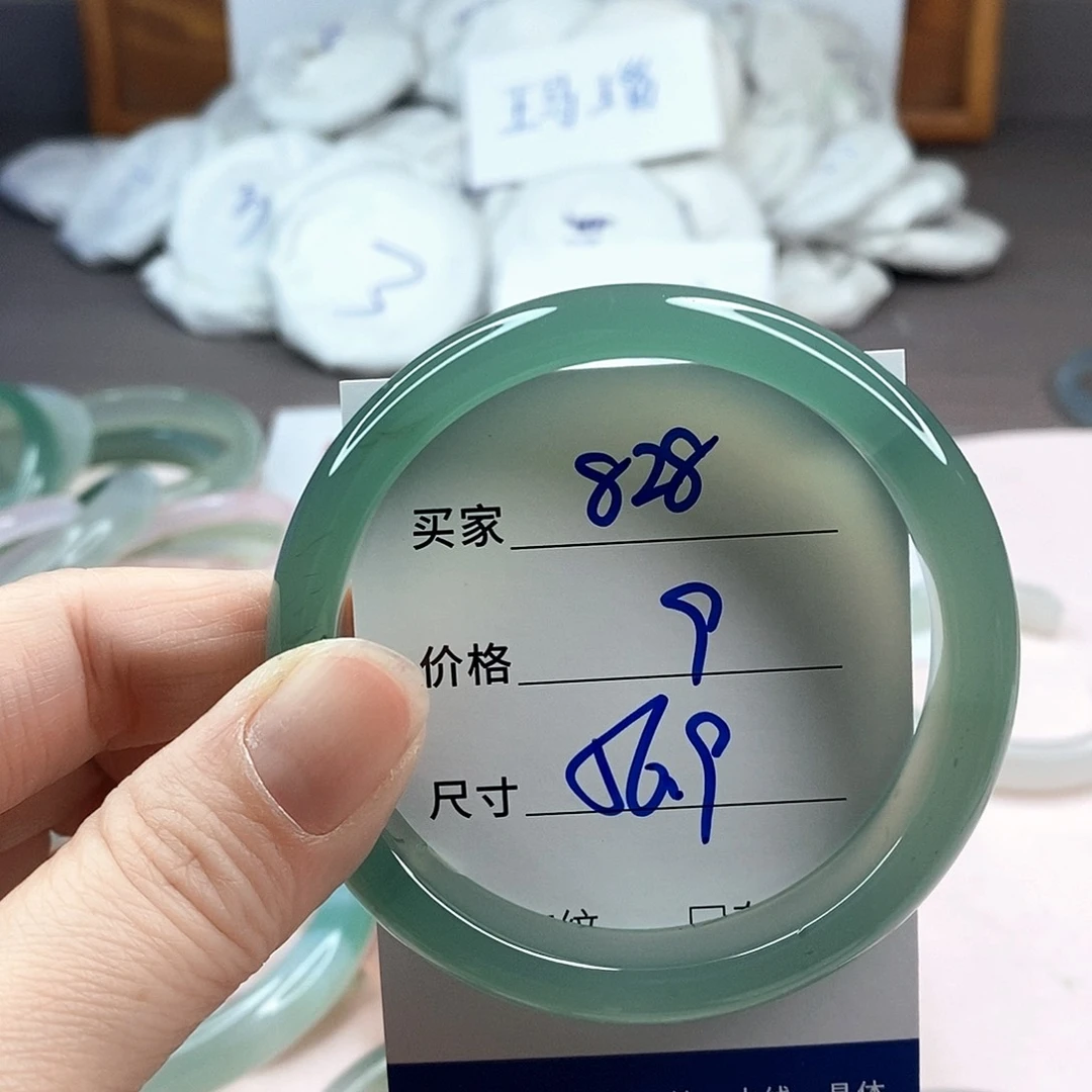 玛瑙/玉髓手镯未镶嵌828