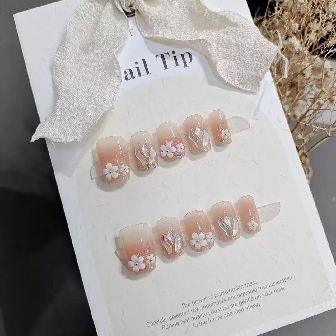 水钻花朵短短梯温柔纯欲风高级显白学生少女穿戴美甲可拆卸贴片