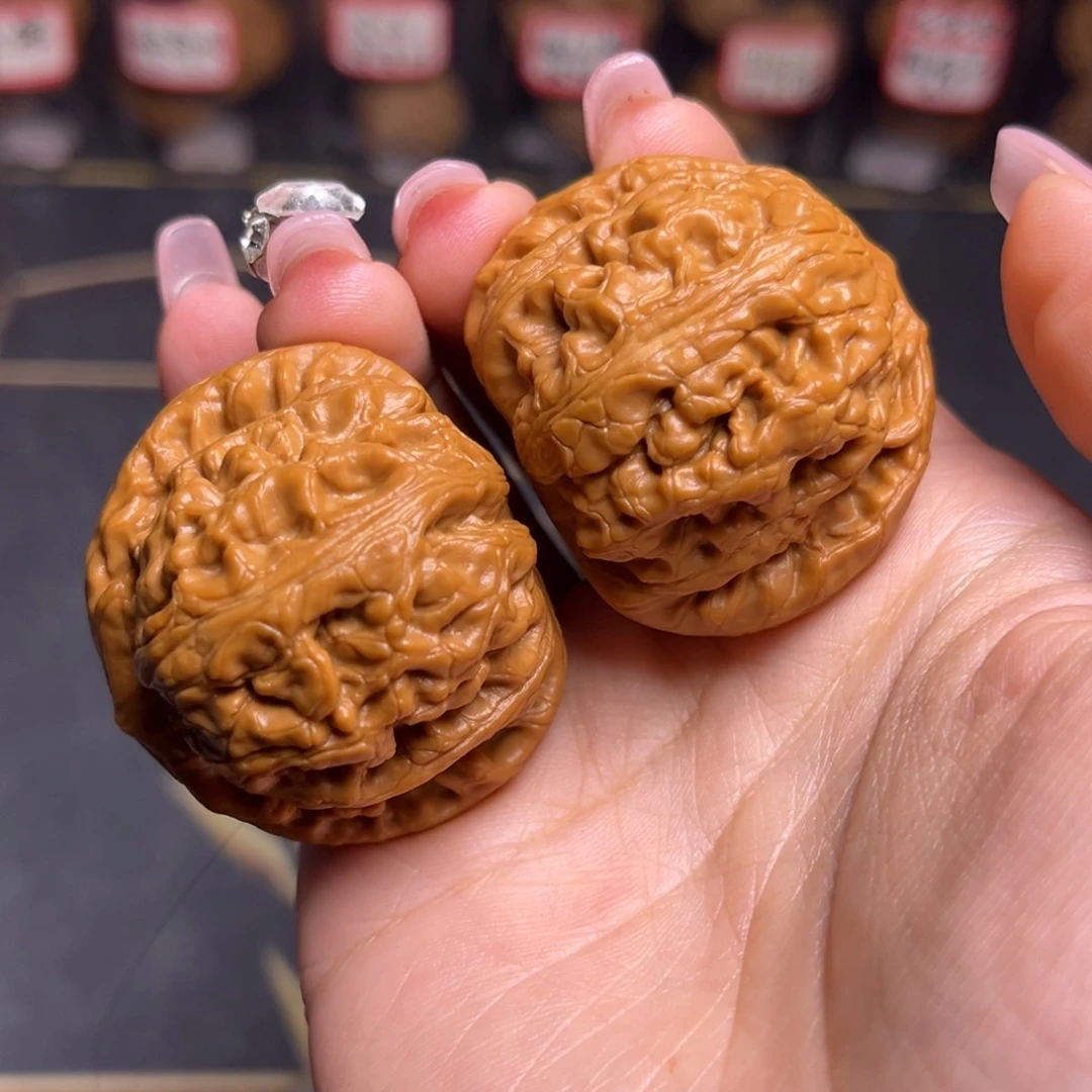 文玩核桃吊坠红锦鲤