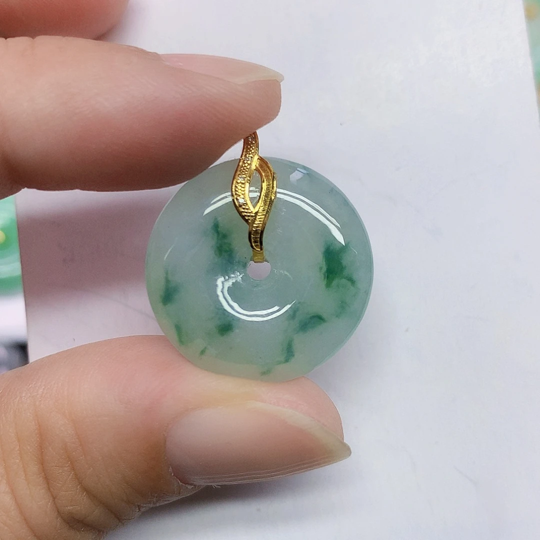 翡翠18K金镶嵌颈饰翡翠