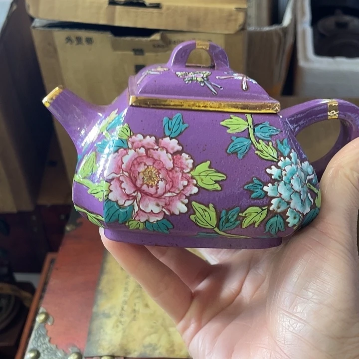 紫砂茶壶手工制作的一把紫砂壶。