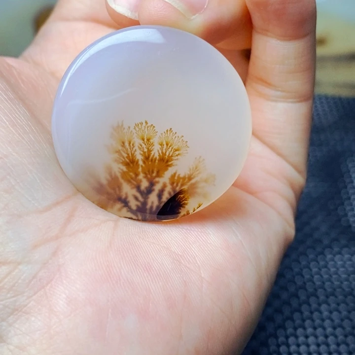 漫***虹未镶嵌玛瑙/玉髓珠宝奇石