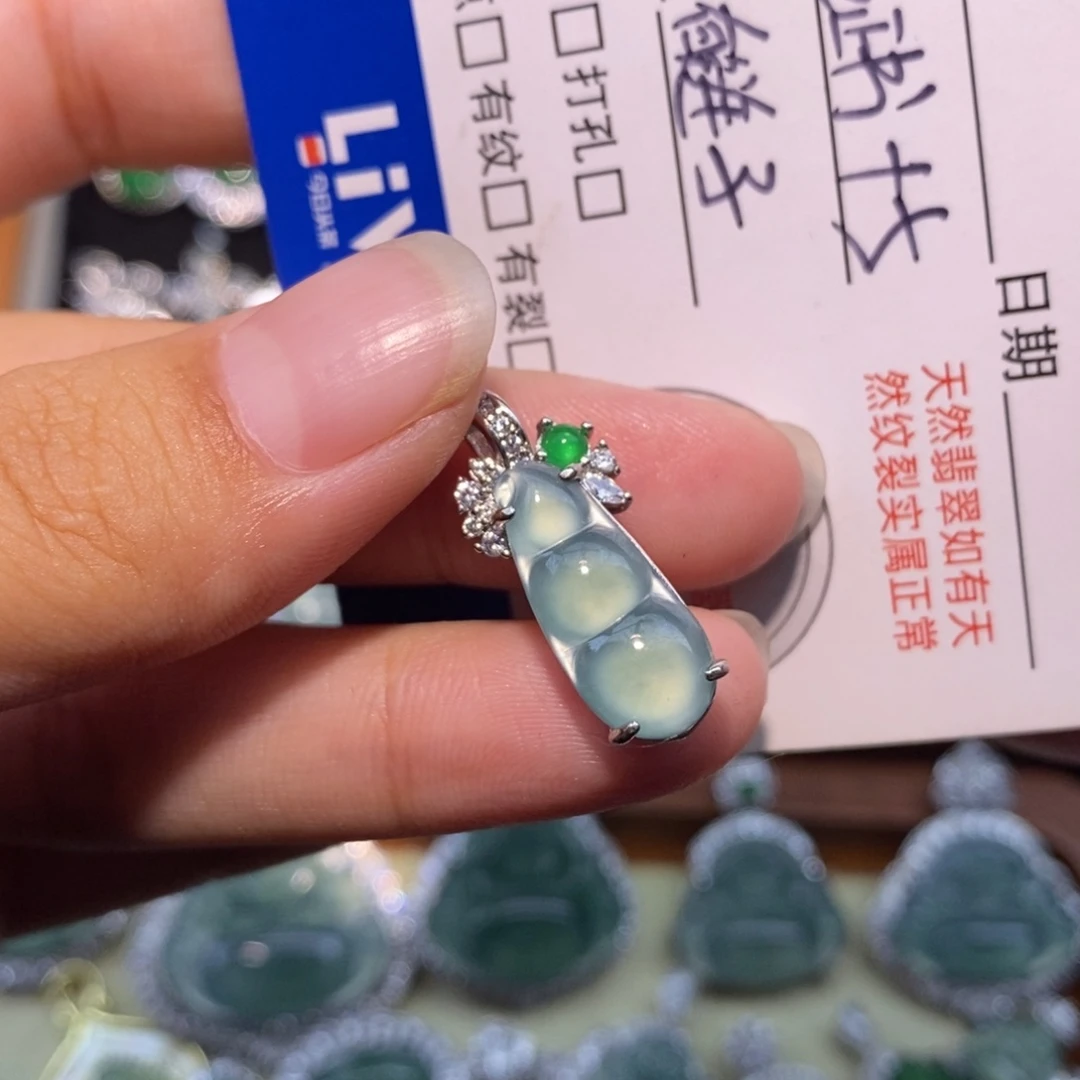 颈饰未镶嵌翡翠天然