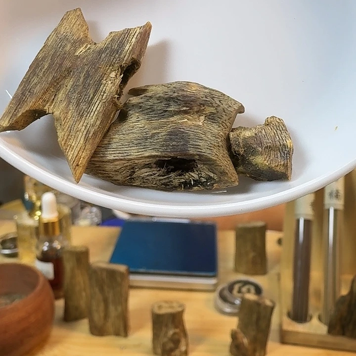 沉香老白奇块料3克