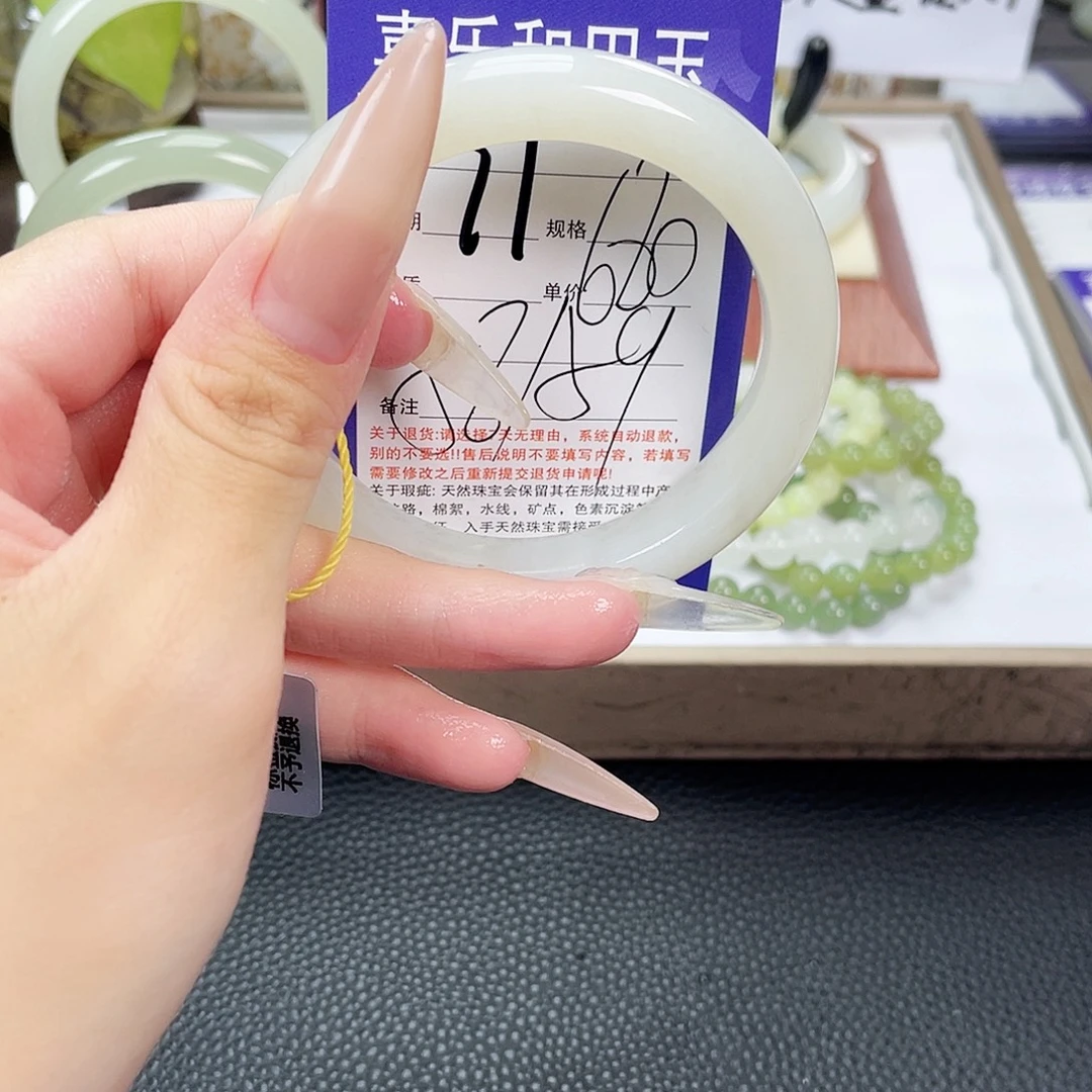 和田玉未镶嵌手镯