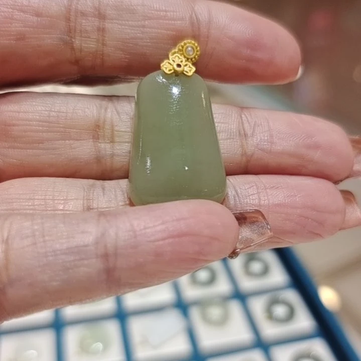 和田玉银S925镀金镶嵌吊坠(赠链)