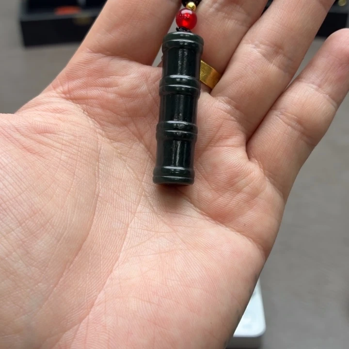 马***山和田玉（青玉）未镶嵌珠宝半成品