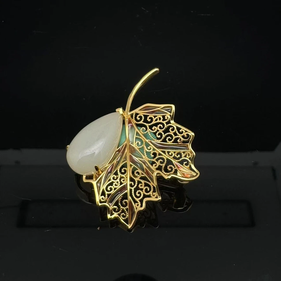 GMZY0075花丝枫叶和田玉胸针