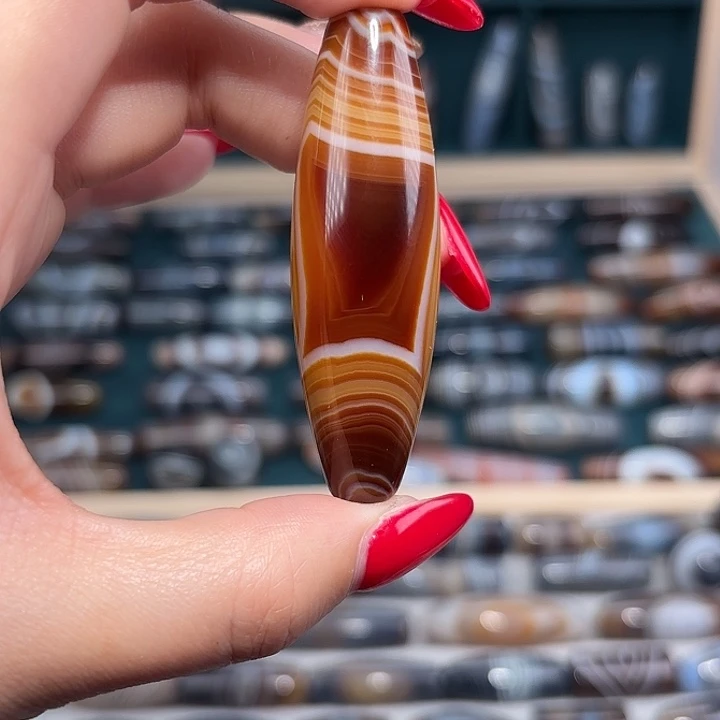 雷***表玛瑙/玉髓合金珠宝奇石