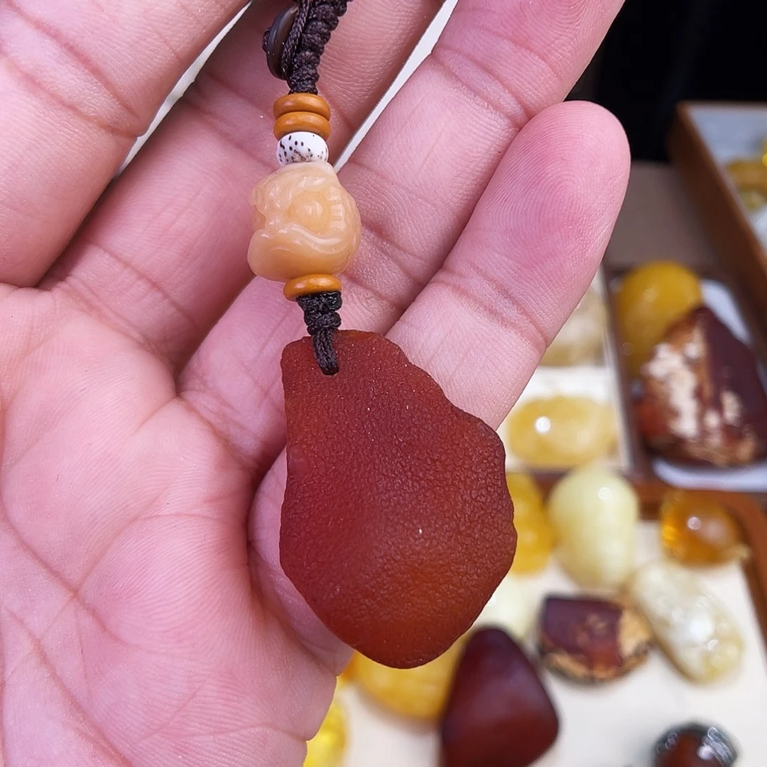 未镶嵌琥珀珠宝奇石