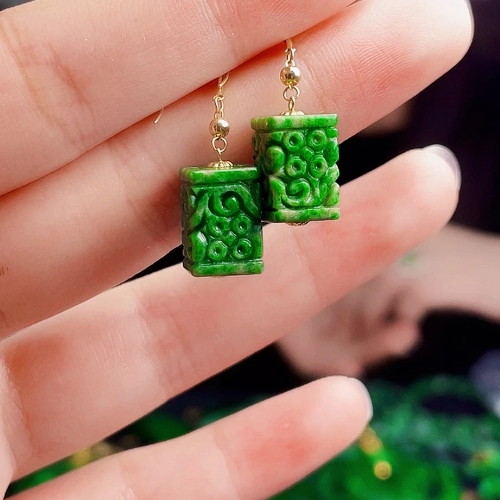 翡翠18K金镶嵌颈饰多样性