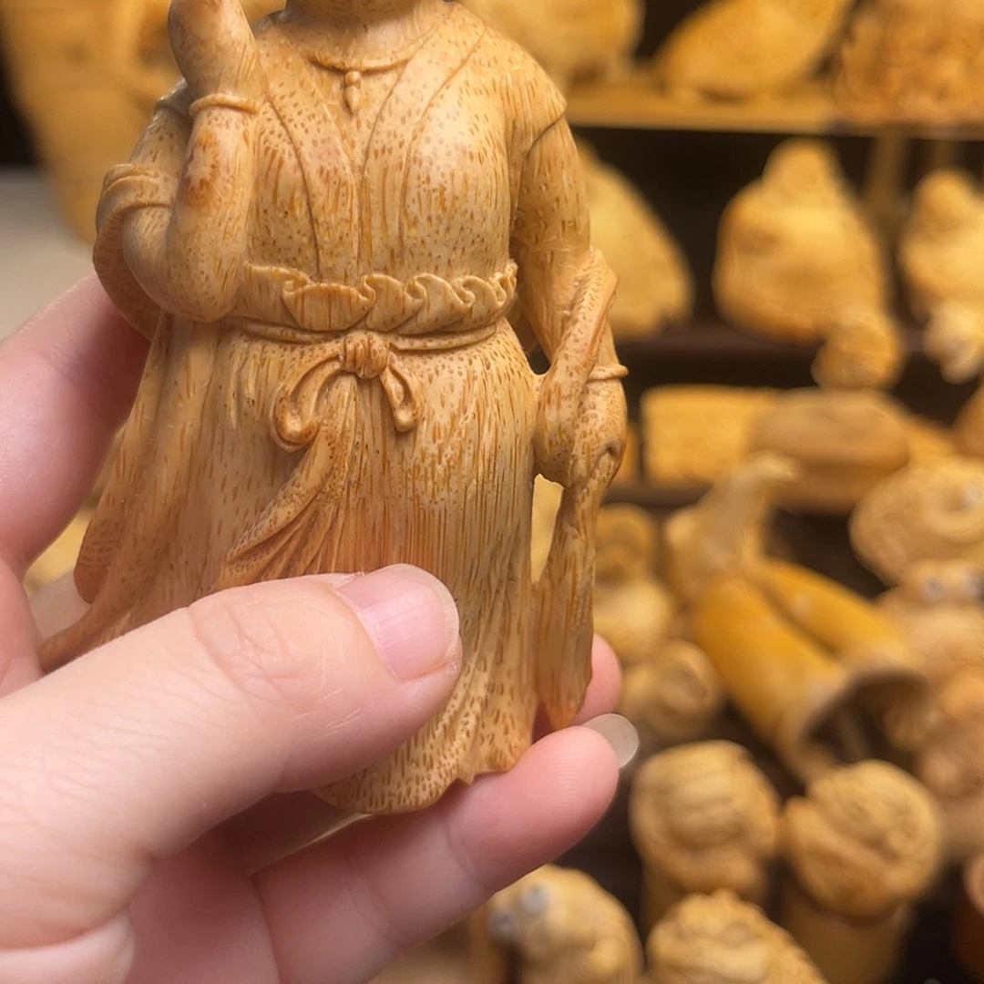 竹临**夫竹根的雕刻艺术