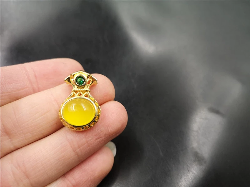 天然黄玛瑙钱袋吊坠