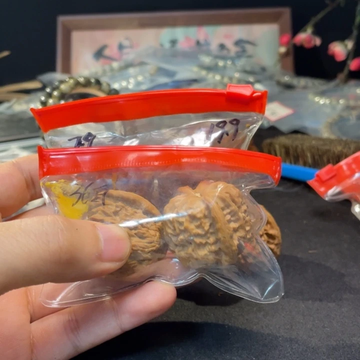 露***露文玩核桃把件4个核桃