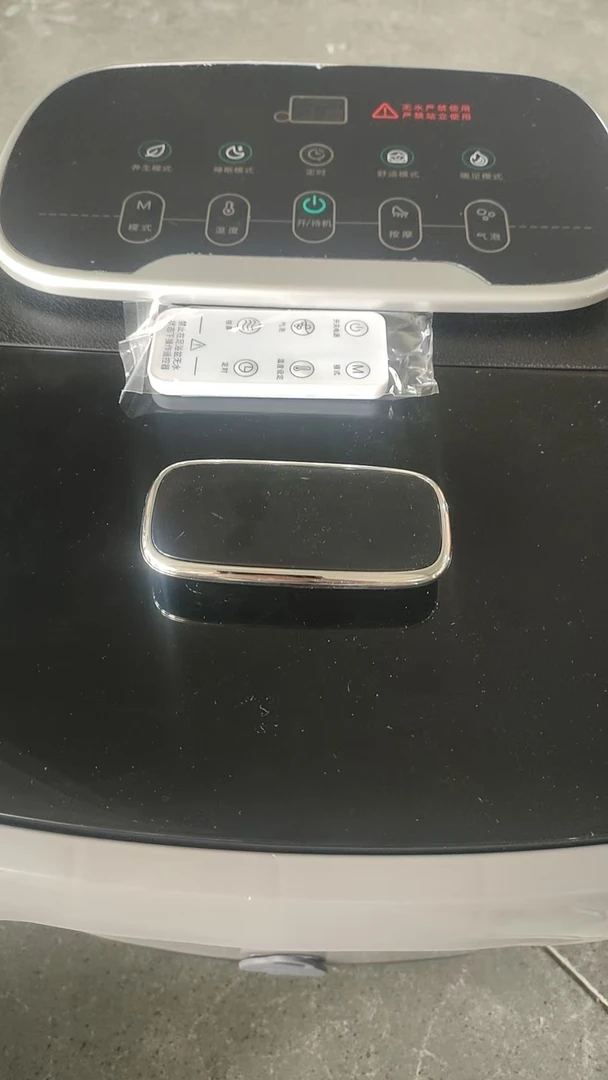 无标款灰色遥控带轮子个人护理按摩足浴器4个模式可调节