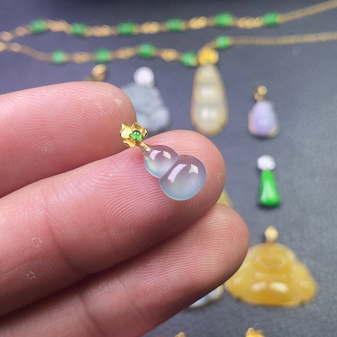 颈饰18K金镶嵌翡翠