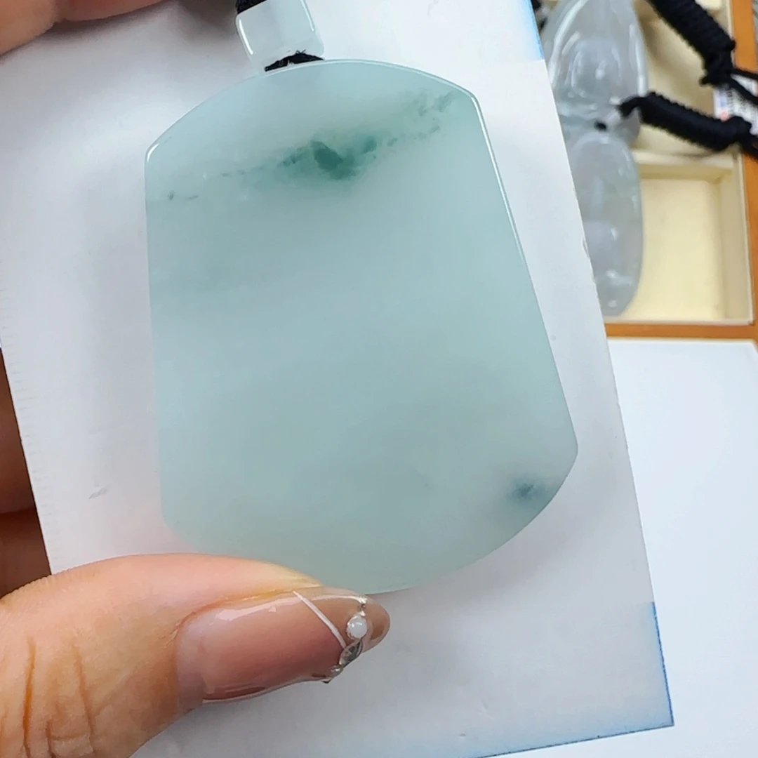 翡翠未镶嵌颈饰