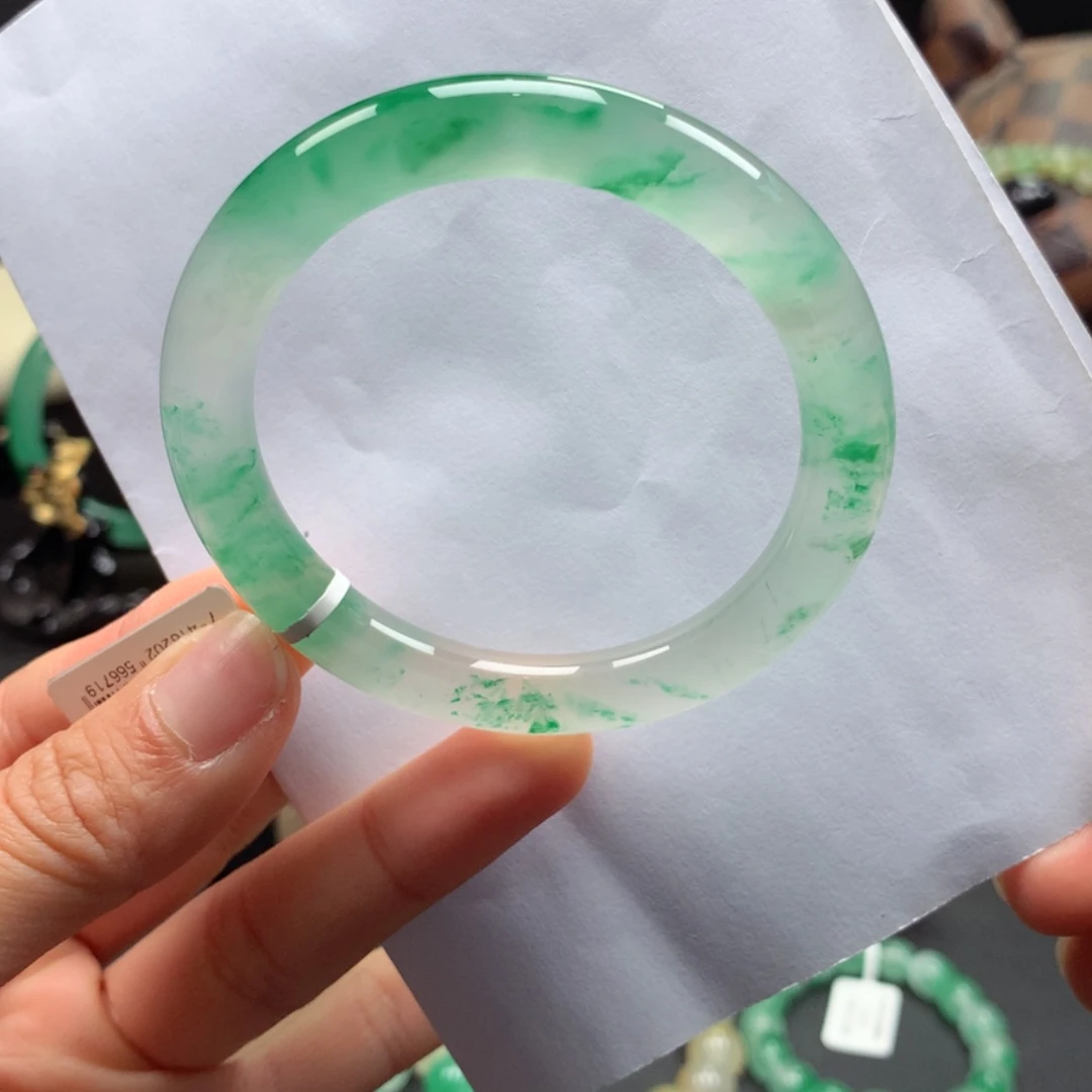 【闪购商品】未镶嵌手镯石英质玉