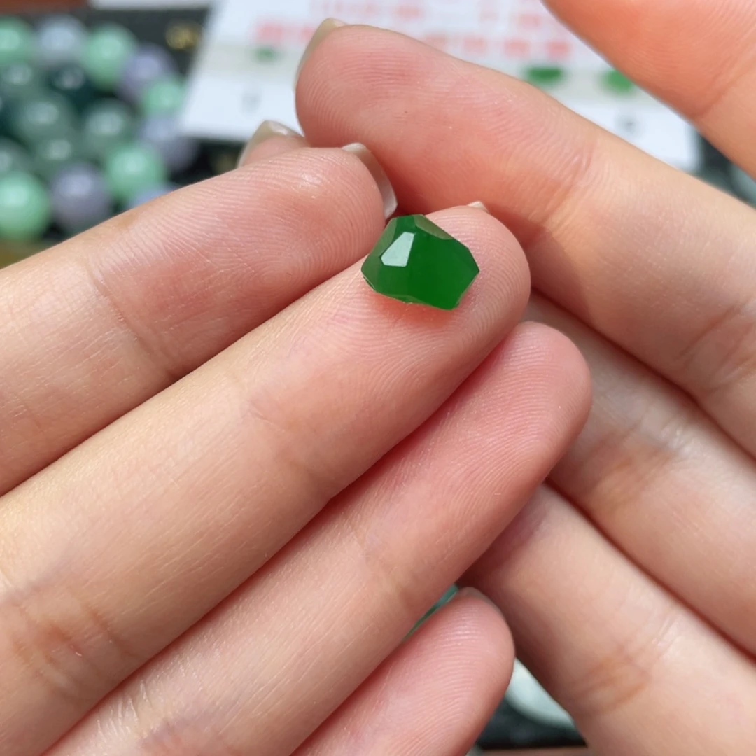 未镶嵌挂件翡翠！  翡翠