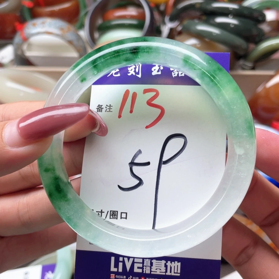 未镶嵌手镯石英质玉