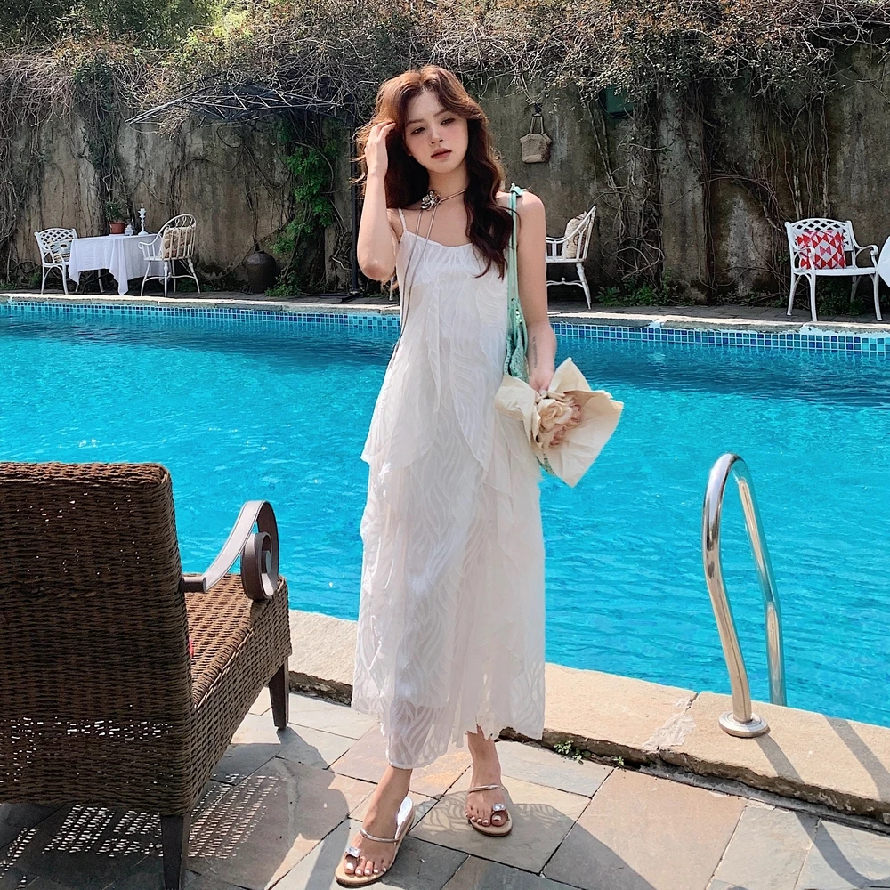 法式荷叶边杏色吊带连衣裙女夏季气质温柔高级感海边度假沙滩长裙