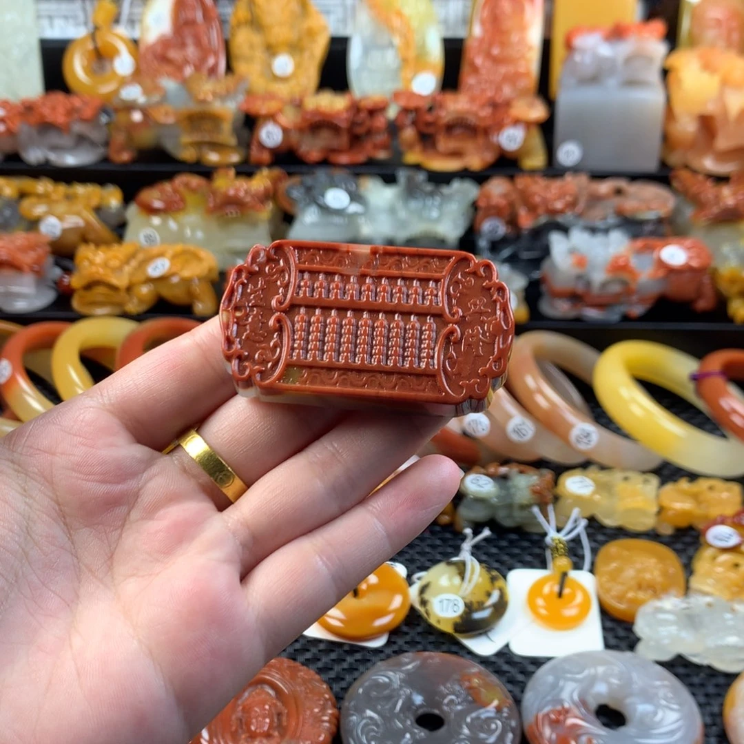 石英质玉（黄龙玉）未镶嵌挂件