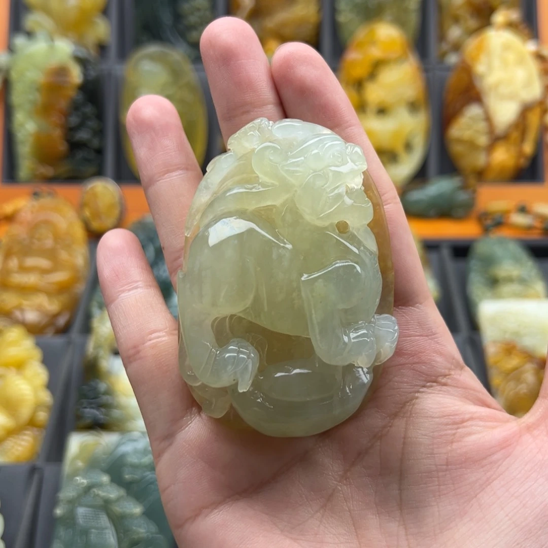 蛇纹石玉未镶嵌颈饰